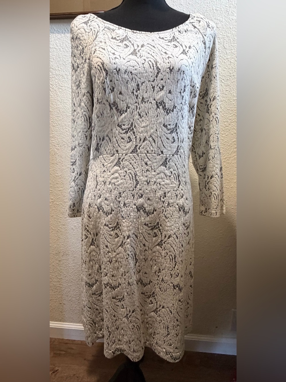 VENUS White Long Sleeve Evening Dress with Intricate Patterns.